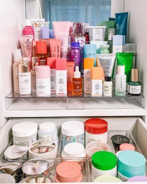 9 Genius Makeup Organization Ideas from a Professional Organizer Organisation, Skincare Vanity, Makeup Organization Ideas, Lotion Organization, Organized Makeup, Diy Brush Holder, Diy Makeup Brush Holder, Alat Makeup, Makeup Drawer Organization