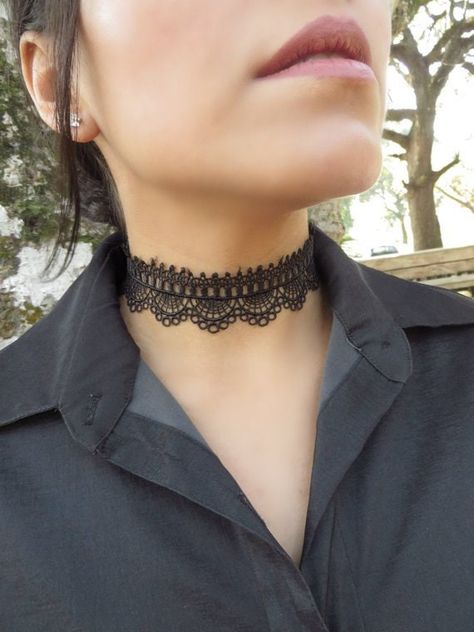 Choker Necklace Outfit, Bohemian Tattoo, Black Lace Choker Necklace, Suede Choker Necklace, Tattoo Choker Necklace, Elegant Choker, Trendy Chokers, Black Lace Shirt, Black Lace Choker