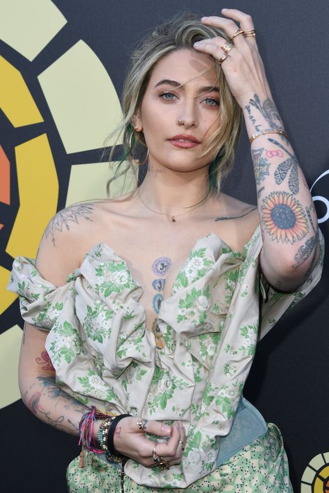 Paris Jackson Tattoo, Chakras Tattoo, Michael Jackson 1991, Motley Crue Albums, Hand Tattoo Images, Manchester Orchestra, Rose Tattoo On Arm, Chakra Tattoo, Female Celebrity Crush