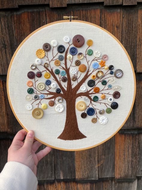 heirloom buttons inroporated into tree embroidery #embroidery #buttons Patchwork, Button And Embroidery Art, Button Hand Embroidery, Button Decorations On Clothes, Buttons Embroidery Ideas, Embroidery With Buttons Ideas, Button Flower Embroidery, Button Embroidery Ideas, Button Designs Ideas