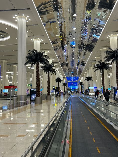 Food In Dubai, Airport Vibes, Dubai Architecture, Dubai International Airport, Airport Aesthetic, Dubai Holidays, Dubai Vacation, Dubai Aesthetic, Friend Vacation