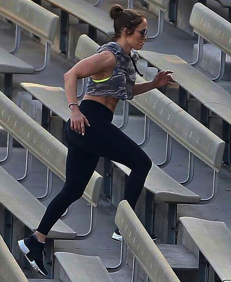 Jlo Fitness, Jennifer Lopez Workout, Jennifer Lopez Body, Celebrity Bodies, Photos People, Jenifer Lopez, Celebrity Workout, Popsugar Fitness, Latest Instagram