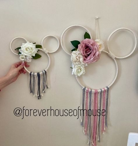 Dream Catcher Project, Mickey Mouse Wall Art, Mickey Craft, Minnie Mouse Bedroom, Macrame Circle, Mickey Mouse Wreath, Mickey Mouse Wall, Mickey Theme, Disney Room Decor
