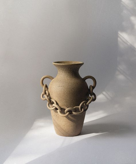 These Classical-Meets-Contemporary Ceramics Are a Major Discovery - Sight Unseen Soya Mumu, Pottery Form, Ceramic Texture, Cerámica Ideas, Keramik Design, Sight Unseen, Pottery Crafts, Ceramics Pottery Art, Ceramics Projects