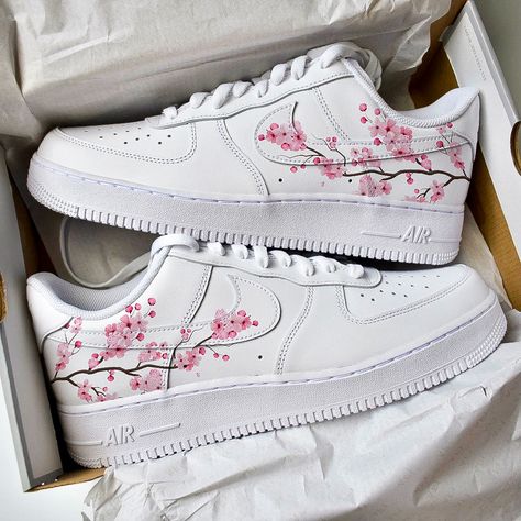 Cop our popular pink Cherry Blossom custom Airforce 1s and stand out. All of our custom designs are made by hand with great care to achieve the highest quality product for you! -All of our shoes are bought from Nike and are 100% authentic -Each pair of customs are designed and crafted by hand with great care -Please read our returns and refunds policy before purchasing -Please allow for 3-6 weeks to process orders and creation of the designs before dispatch -Please note that you will receive eit Pandas, Buty Jordan, Nike Shoes Women Fashion, Pretty Sneakers, Painted Shoes Diy, Basket Nike, Nike Air Force 1 Custom, Custom Shoes Diy, Nike Air Force One