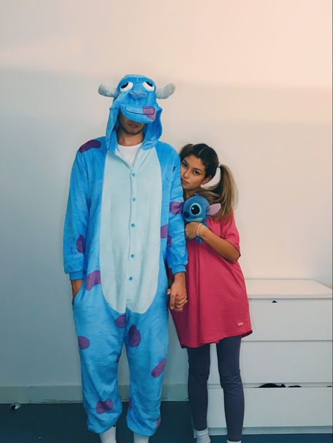 Couple Halloween Costumes Boo And Sully, Couples Halloween Costume Family Friendly, Cute Relationship Halloween Costumes, Cute Halloween Outfits For Couples, Couples Costume Ideas Cute, Simple Disney Couple Costumes, That 70s Show Costume, Cutest Couple Costumes, Sully And Boo Costume Couple