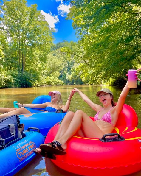 Floating The River Aesthetic, River Pictures Ideas Best Friends, River Float Aesthetic, River Day Pictures, Floating River Outfit, Floating On The River, Float The River Outfits, Sister Summer Bucket List, River Pics With Friends