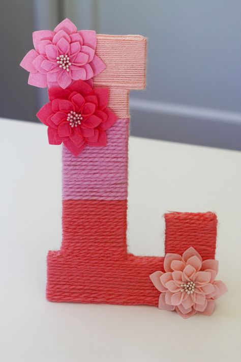 {DIY} How to Make a Yarn Wrapped Ombre Monogrammed Letter « The Catch My Party Blog - kindasorta did this ... would like to do more. Diy Cardboard Letters, Yarn Wrapped Letters, Yarn Letters, Cardboard Letters, Diy Crafts For Girls, Letter A Crafts, Yarn Diy, Crafts For Girls