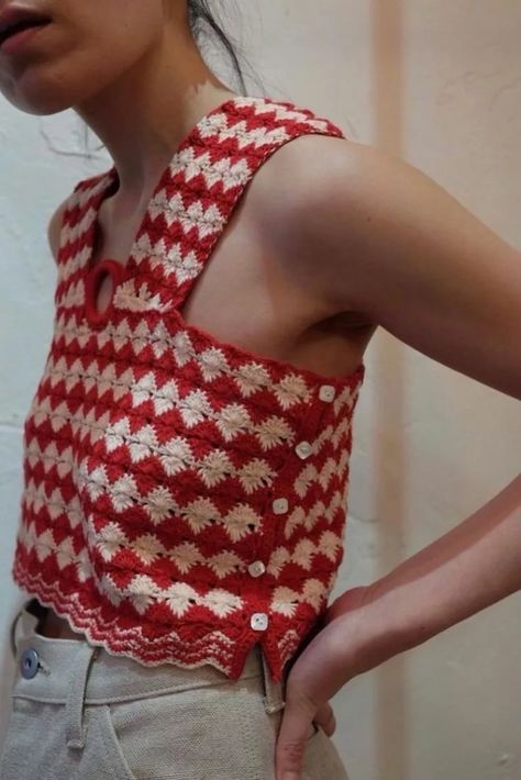 Stay Cool and Stylish: Summer Outfit Ideas to Beat the HeatStay Cool and Stylish: Fairisle Patterns, Clothes 2023, Tops For Summer, Aesthetic Crochet, Diy Vetement, Kleidung Diy, Ținută Casual, Crochet Tops, Nalu