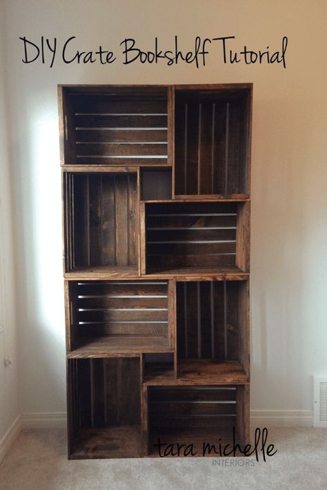 A wooden crate shelf is a unique and stylish way to display your belongings. They're also a great way to add extra storage space to your home #DIY #HomeDecor #InteriorDesign Tara Michelle, Diy Wooden Crate, At Home Dates, Diy Crate, Crate Bookshelf, Diy Regal, Diy Pinterest, Backyard Storage, Chicken Ideas