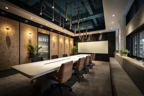 Design Ideas For A Modern Conference Room Head Office Interior Design, Luxury Commercial Office Design, Conference Room Design, Meeting Room Design, Interior Kantor, Desain Pantry, Industrial Office Design, Office Design Inspiration, Office Meeting Room