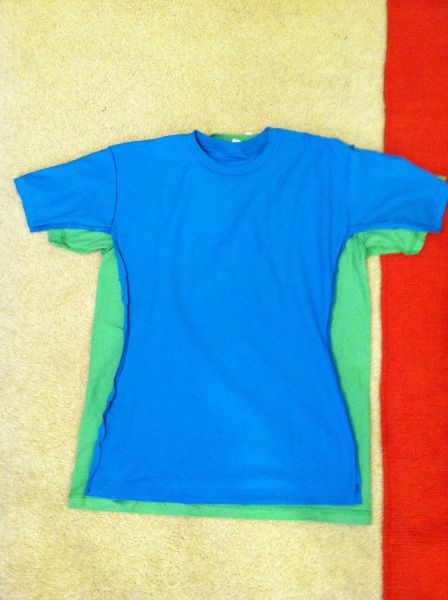 Couture, Upcycling, Resizing Clothes Smaller, How To Make T Shirt Smaller, Alter Shirts Diy, How To Alter A Shirt Too Big, How To Alter Shirts That Are Too Big, How To Make A Tshirt Smaller, How To Shorten A Tshirt