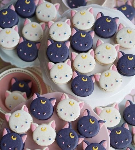 Macaron Ideas, Sailor Moon Birthday, Kue Macaroon, Kreative Snacks, Macaron Cookies, Kawaii Dessert, Torte Cupcake, Moon Luna, Macaroon Recipes