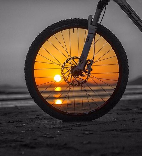 Two of my favorite things; a beautiful sunset and my bicycle.    Enjoy the picture;-)    Image source by moyo9000 Bicycle Photography, Cycling Pictures, Reflection Photos, Color Splash Photography, Splash Photography, Bike Photography, Stil Vintage, Reflection Photography, Foto Tips