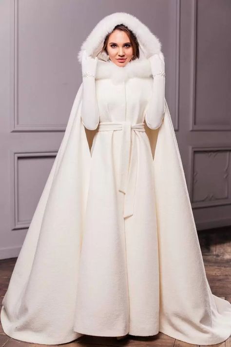 Wedding Coats For Brides, Fur Jacket Wedding, Winter Wedding Cape, Fur Cloak, Winter Wedding Coat, Istoria Modei, Bridal Coat, Wedding Coat, Shrugs And Boleros
