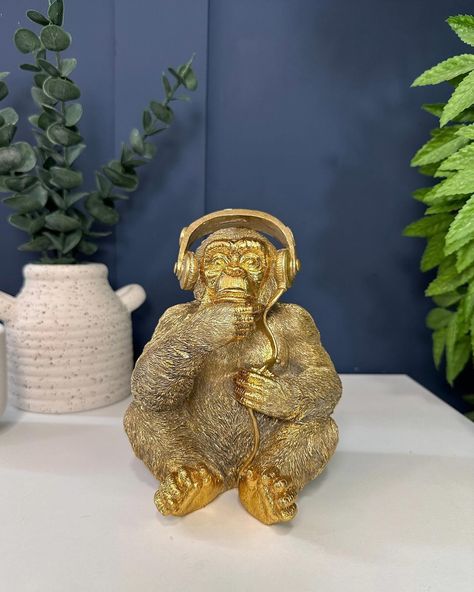 Detailed Gold Monkey with Headphones Gold decor is sure to add elegance and class to your table top. Shop our ‘Gold’ collection now Cosy-Casa.co.uk #homedecor #cosycasa #homeaccessories #gold #ornament #monkey #headphones #music Monkey Headphones, Monkey With Headphones, Gold Monkey, Headphones Music, Gold Ornament, Gold Collection, Gold Decor, Home Accessories, Table Top