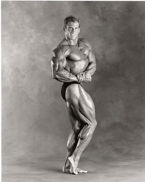 The Eight Mandatory Poses in Bodybuilding: Pose Three - Side Chest Model Photoshoot Poses, Street Fighter Cosplay, Bodybuilding Competition, Side Chest, Bodybuilders Men, Vintage Muscle, Gym Flooring, Figure Drawing Reference, Body Builder