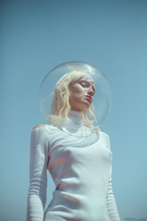 Sci Fi Aesthetic Space, Futuristic Photoshoot Ideas, Futuristic Photoshoot, Alien Photos, Space Fashion, Concept Photography, Space Girl, Photoshoot Themes, Photoshoot Concept