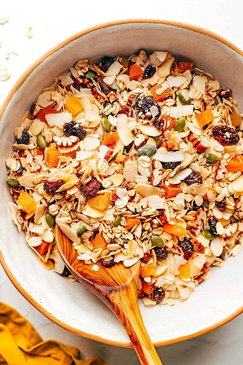 Essen, Muesli Cereal, Muesli Recipe, Bowl Meals, Gimme Some Oven, Homemade Muesli, Dried Apples, Granola Recipes, Breakfast Bowls