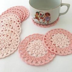 Crochet Thread Projects, Crochet Cup Coaster, Crochet Coasters Free Pattern, Pola Amigurumi, Crochet Coaster Pattern, Valentines Crochet, Cup Coaster, Crochet Doily Patterns, Diy Crochet Projects