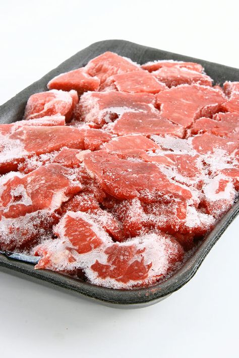 New scientific studies have found that it is safe to thaw meat in hot water. Find out how to defrost meat quickly and safely using hot water below. How To Defrost Steak Quickly, Defrost Chicken Quickly, Oven Pork Steak Recipes, Cooking Frozen Pork Chops, Meat Ideas, Deer Steak, Oven Pork Chops, Pork Steak Recipe, Dinner Meat