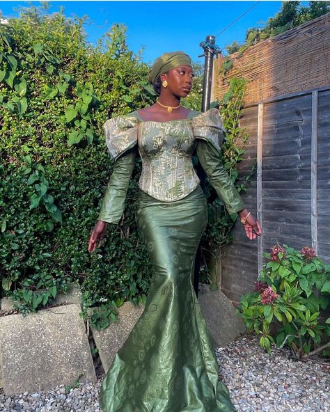 Green Bazin Styles, West African Eid Outfit Bazin, Eid Bazin Outfits, Malian Bazin Styles, Bazin Styles 2023, Eid Outfits African Bazin, African Bazin Styles For Women, Eid Bazin, Bazin Styles For Women