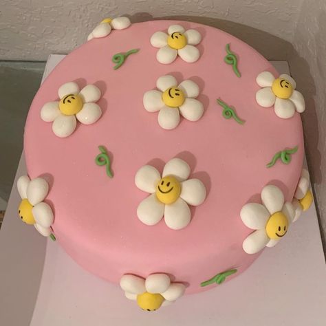 Smiley Face Flower Cake, Cakes For 9 Year Girl, 13 Yo Birthday Cake, Cake Designs For 11 Year Girl, Birthday Cake Ideas For 10 Year Girl, Cake 12th Birthday Girl, Cake Ideas For 12th Birthday Girl, Cake Ideas For 11 Year Girl, Cake 10th Birthday Girl