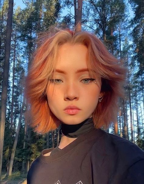 Alternative Hair, Short Dyed Hairstyles, Short Dyed Hair, Short Grunge Hair, Hair Inspiration Short, Dyed Hair Inspiration, Short Hair Syles, Girl Haircuts, Short Hair Haircuts