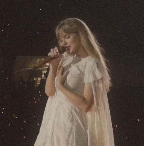 Eras Tour Folklore, Princesscore Aesthetic, Taylor Swift Images, Taylor Swfit, Taylor Swift Playlist, Aesthetic Era, Beige Icons:), Concert Aesthetic, All About Taylor Swift