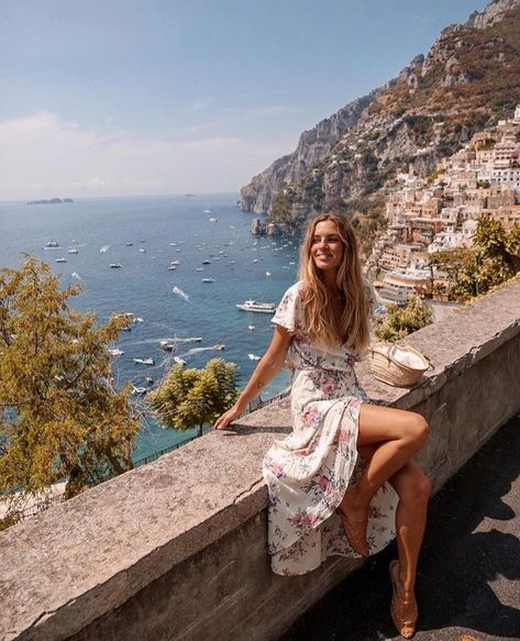 Positano Amalfi Coast Outfits, Positano Italy Amalfi Coast, Italy Summer Outfits, Capri Italia, Almafi Coast, Coast Outfit, Amalfi Coast Travel, Italy Vibes, Travel Pose