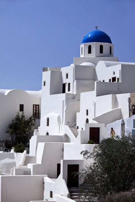 Greek Buildings, Friday Im In Love, Greek House, White Building, Seni Cat Air, Amber Interiors, Greek Art, Santorini Greece, Foto Inspiration