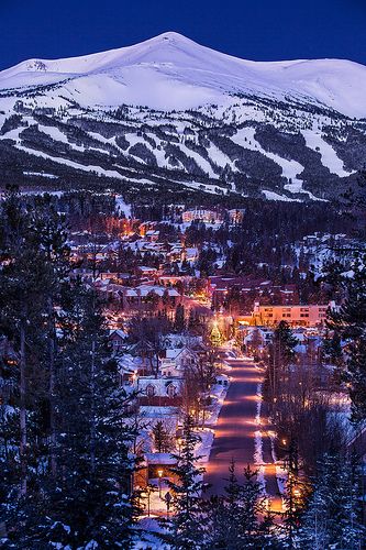 Breckenridge, Colorado! One of the dreamiest little town ever! Ski Places, Breckenridge Colorado Winter, Colorado Aesthetic, Colorado Winter, Breckenridge Colorado, Winter Destinations, Winter Nature, Winter Scenery, Colorado Mountains