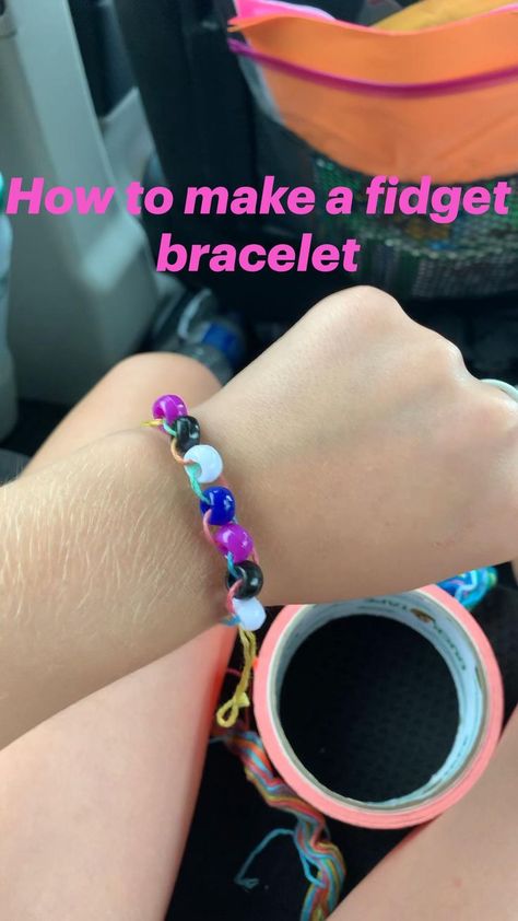 How To Make Fidget Bracelets, Diy Fidget Jewelry, Fidget Bracelet Diy, Yule Presents, Bracelet Hacks, Diy Figets, Jewelry Making For Kids, Fidget Bracelets, Sensory Fidgets