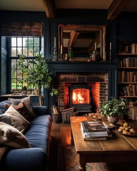 Moody Living Room, Dark Living Rooms, Dark Home Decor, Casa Vintage, Cottage Living Rooms, Vintage Living Room, Blue Living Room, Cottage Living, Living Room Inspo