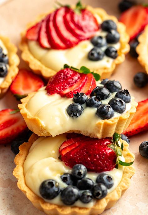 Bite missing from a mini fruit tart. Different Baking Ideas, Summer Pastry Ideas, Berry Fruit Tart, Italian Fruit Tart, Fruit Tart Cookies, Mini Berry Tarts, Individual Tart Recipes, Small Tarts Desserts, Cheesecake Tarts Mini