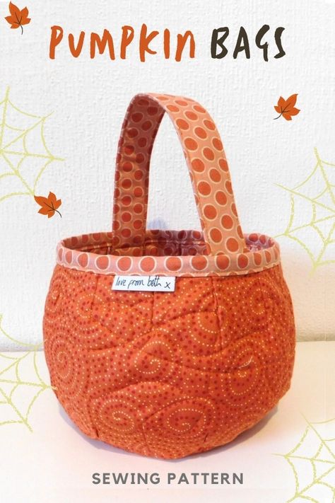 Pumpkin Bags sewing pattern. These are great for Halloween trick or treating, however, they can of course be used as storage around the house all year round. Fabric pumpkins to sew. Fabric basket sewing pattern in the shape of a pumpkin for Halloween decorations. SewModernBags Couture, Patchwork, Tela, Halloween Trick Or Treat Bags Diy, Halloween Fabric Ideas, Sew Fabric Basket, Halloween Bags Diy, Bags Sewing Pattern, Halloween Sewing Patterns