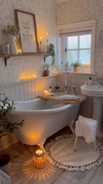 One Bathroom House Ideas, Jacuzzi Tub Decor Ideas, Small Bathroom Cottage Style, Period Bathroom Ideas, Over Bathtub Decor, Cottage Bathroom Aesthetic, Claw Foot Tub Shower Curtain Ideas, Small Cottage Bathroom Ideas, Small Cozy Bathroom