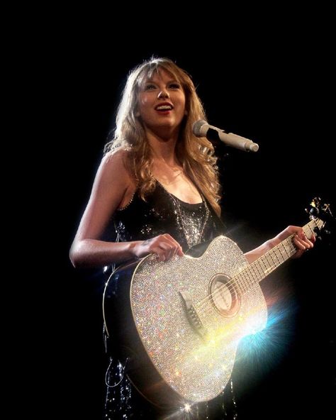 Speak Now World Tour, Speak Now Tour, Taylor Swift Guitar, Taylor Swift Fotos, Blondie Girl, Taylor Swift Speak Now, Cray Cray, Swift Tour, Estilo Taylor Swift