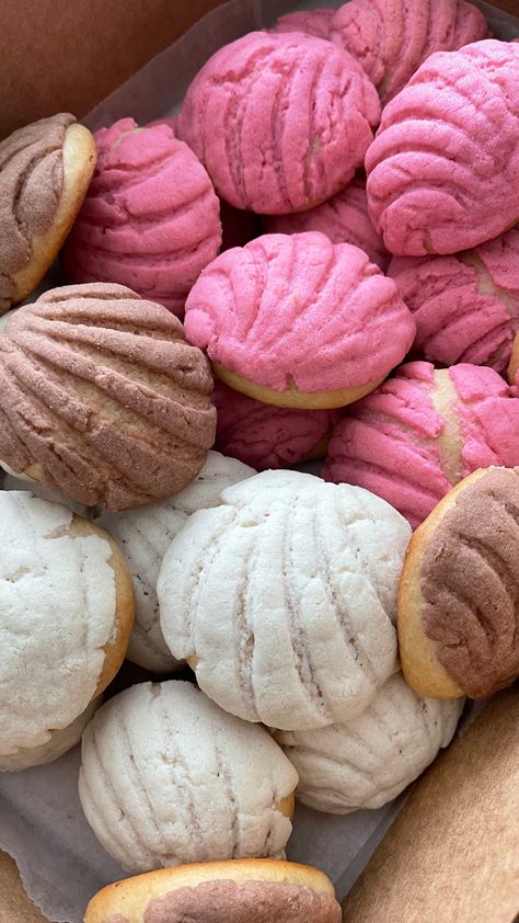 Authentic Concha Recipe, Conchas Recipe, Mexican Sweet Bread, Mexican Bakery, Mexican Sweets, Mexican Pastries, Mexican Sweet Breads, Mexican Bread, Homemade Mexican