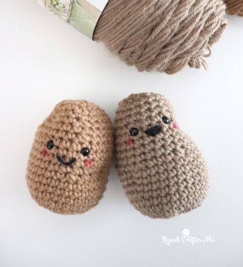 Small Potatoes Crochet Pattern - Repeat Crafter Me Amigurumi Patterns, Crocheted Potato Pattern, Crochet Potatoes Free Pattern, Bernat Super Value Yarn, Small Potatoes, Tiny Toys, Repeat Crafter Me, Confection Au Crochet, Crochet Santa