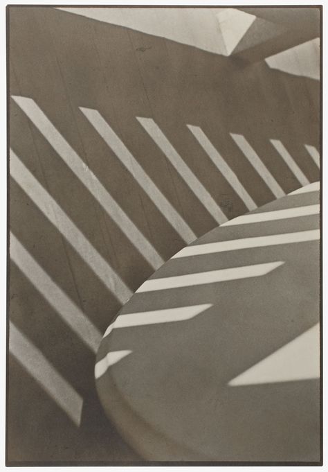 Alfred Stieglitz Photography, Stieglitz Photography, Scarf Photoshoot, Urban Minimalism, Paul Strand, Light And Shadow Photography, Straight Photography, Cubist Paintings, Andre Kertesz