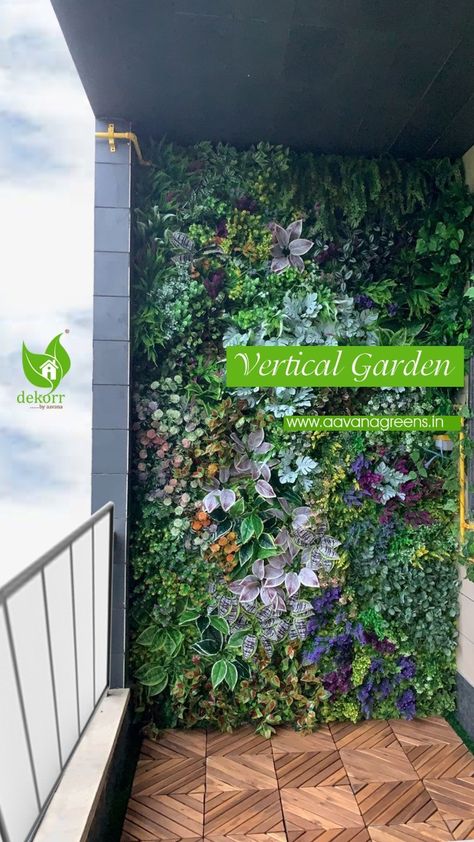 Bringing nature to your space is proven to inspire you , boost productivity and even contribute to a stronger sense of well-being🌿 Your garden doesn't have room to expand? Look up! 👆 Even if your yard has limited space — or no yard at all — you can still enjoy watching lovely plants and flowers grow in your artificial vertical garden.It’s a shame to have bare walls realizing that you can cover them in something enticing. Bonito, Vertical Garden Wall Artificial, Outdoor Tv Screen, Outdoor Tv Setup, Porch Tv, Garden Sitting Area, Outdoor Tv Mount, Vertical Garden Pots, Patio Tv