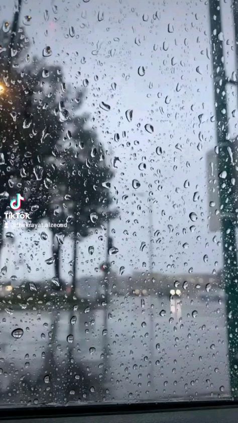 Barish Pics Background, Barish Image, Rainy Street Video, Rain Pics Rainy Night, Rain Images Photography, Rainy Weather Video, Rain Astethic, Raining Images, Love In Rain