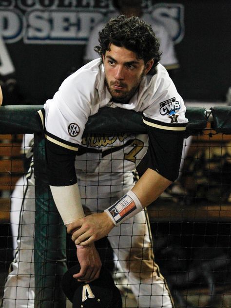 Hot Mlb Baseball Players, Fine Baseball Players, Hot Baseball Players Mlb, Dansby Swanson Aesthetic, Baseball Players Hottest, Dansby Swanson Wallpaper, Baseball Player Aesthetic, Atlanta Braves Wallpaper, Hot Baseball Players