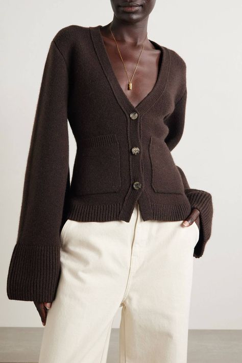 Work Wardrobe, Chocolate Brown, Kos, Brown Cardigan Outfit, Brown Outfit, Stil Inspiration, Cardigan Outfits, Cashmere Cardigan, Mode Streetwear