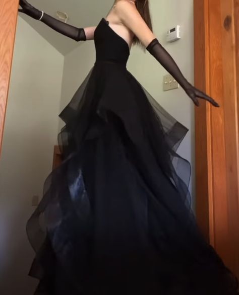 Black Gown For Prom, Tomboy Dresses Prom, Black Dress Fluffy, Black Prom Dress With Gloves, Dress Ideas Aesthetic, Fancy Black Dresses, Pretty Dresses Black, Black Prom Dress Aesthetic, Dramatic Black Dress