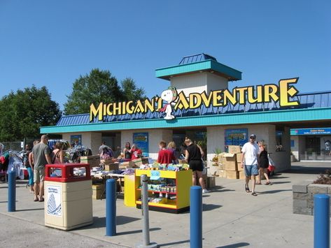 Michigan's Adventure is the little sister theme park to Cedar Point, one of the best amusement parks in America. Amusement Park, Kayak Pictures, Muskegon Michigan, Best Amusement Parks, Michigan Adventures, Vintage Michigan, Cedar Point, Lake Ontario, Mackinac Island