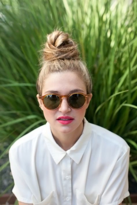 Tutorial Chignon, Summer Hair Tutorials, Messy Top Knot, Hair Knot Tutorial, Top Knot Tutorial, Messy Top Knots, Top Knot Bun, Knot Hair, Top Bun