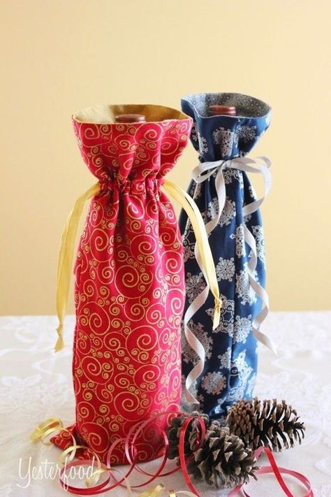 Fabric Wine Bottle Bag, Wine Bag Pattern, Fabric Wine Bags, Sewing Gift Ideas, Wine Bottle Gift Bag, Gift Bags Diy, Beginner Sewing Patterns, Wine Bottle Bag, Wine Bottle Gift