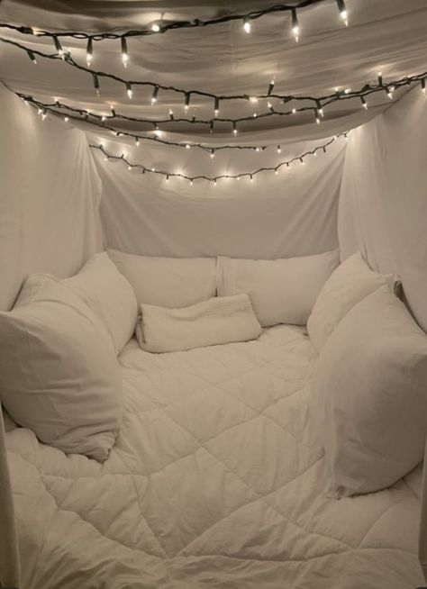 Tent Aesthetic, Tent Sleepover, Tent Bedroom, Dream Rooms For Teens, Sleepover Room, Hippy Bedroom, Zimmer Diy, Bilik Idaman, Dorm Pillows